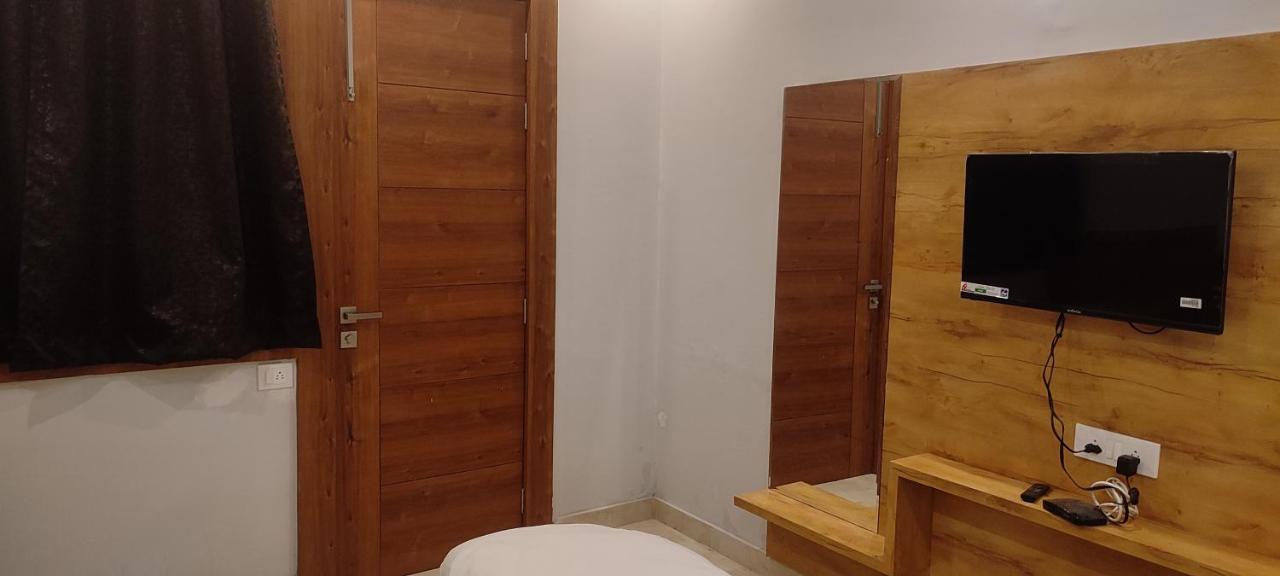 Devi Residency - Near Prem Mandir Bankey Bihari Vrindāvan Extérieur photo